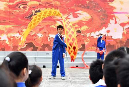 春分“植”此青绿 ——深圳市靖轩小学隆重举行首届“诗经·草本”项目授苗仪式暨劳动教育实践活动