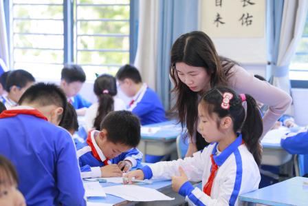 深圳市仙桐实验小学开展“破茧”过关专项教学视导活动