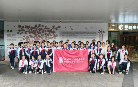 “亦师亦友共成长”系列活动之行走的思政课——深北莫附属布心中学开展中医药文化红色研学活动