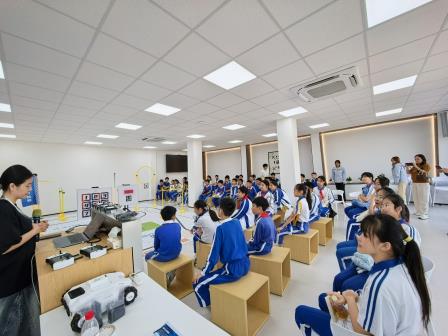 探秘低空科技，点燃未来梦想 ——罗湖小学六（2）中队开展“每周半天”社会实践活动