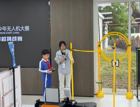 探秘低空新蓝海 实践赋能成长路——淘金山小学开展“每周半天计划”洪湖低空经济示范基地研学活动