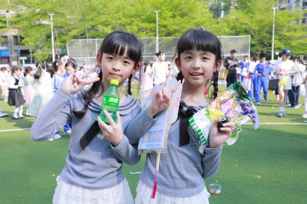 机器人和我们一起开集市！——深圳市仙桐实验小学举行2026年财商融合教育活动暨校园科技节