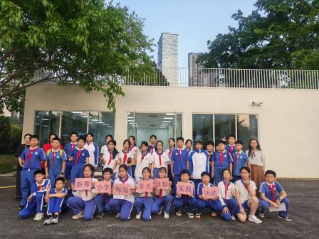 链接产业前沿，实践启迪未来 ——新秀小学“每周半天”实践走进洪湖低空经济示范基地