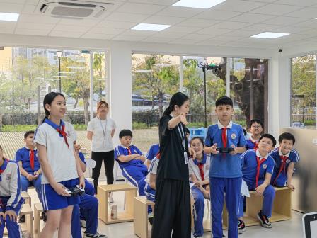链接产业前沿，实践启迪未来 ——新秀小学“每周半天”实践走进洪湖低空经济示范基地