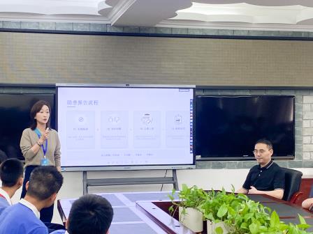 春风化雨润心田，锦翔领航护平安——翠园文锦中学开展“锦翔领航团”班干部专题培训