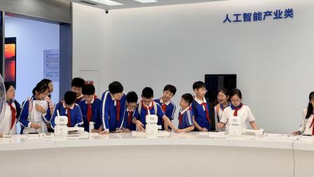 触摸前沿科技，践行创造之乐——翠竹外国语实验学校“每周半天计划”走进市青少年活动中心