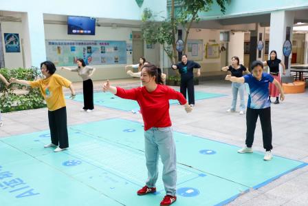 让“健康第一”教育理念成为行动自觉：罗外实验学校教职工八段锦练出精气神