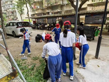 学习雷锋好榜样 清洁家园我先行 ——湖贝小学开展学雷锋社区志愿活动