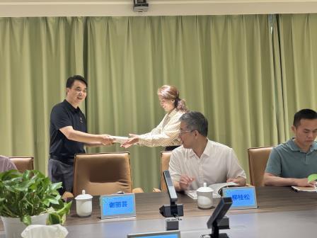 传均衡创建经验 授特色办学良方——广西西林县领导带队到访深圳市翠竹外国语实验学校