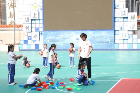 夯实基本功，赋能新成长——水田小学开展2025届新教师“10 项基本功”考核暨教学常规视导活动