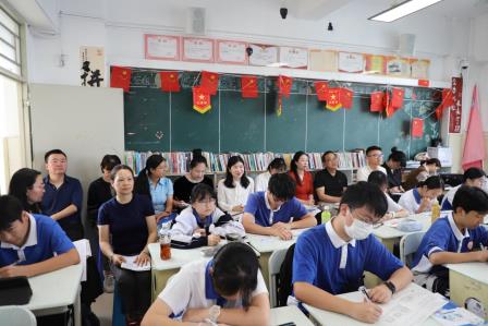 深研课堂促“破茧” 视导赋能提质效 ——罗湖外语实验学校开展2026年新教师过关考核暨初三备考视导工作