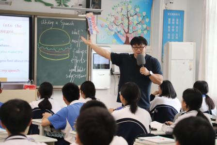 深研课堂促“破茧” 视导赋能提质效 ——罗湖外语实验学校开展2026年新教师过关考核暨初三备考视导工作