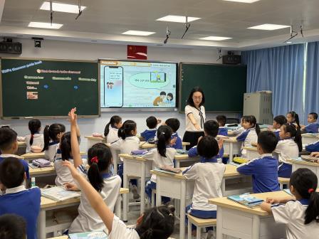 专家引领促成长 深耕课堂共提升 ——特级教师徐永红到罗湖小学指导英语教学