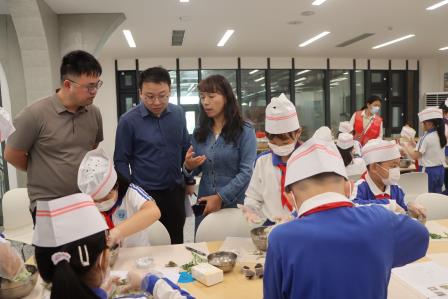 中医药+劳动教育，罗外小学师生解锁艾草青团新体验