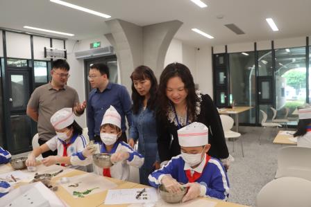 中医药+劳动教育，罗外小学师生解锁艾草青团新体验