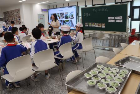 中医药+劳动教育，罗外小学师生解锁艾草青团新体验