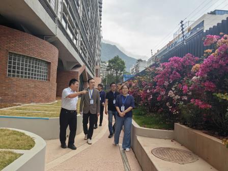  罗湖区中医院专家莅临罗湖外语小学指导中草药种植基地