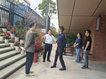  罗湖区中医院专家莅临罗湖外语小学指导中草药种植基地