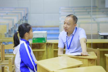 罗湖区第三责任区督学到深圳市仙桐实验小学开展专项督导