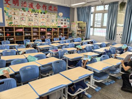 以练筑防，临震不慌 ——洪湖小学开展地震应急疏散演练