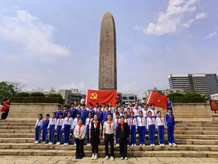 缅怀英烈筑国魂 红领巾向党表初心 —— 景园实验小学党支部开展清明节纪念烈士活动