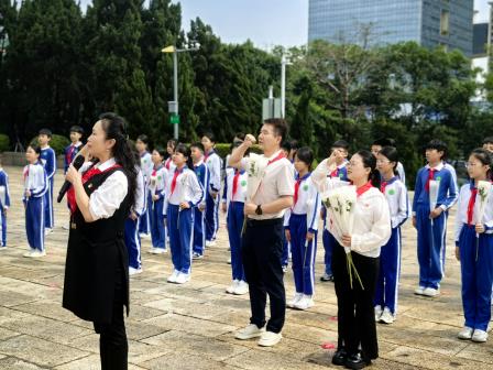 缅怀英烈筑国魂 红领巾向党表初心 —— 景园实验小学党支部开展清明节纪念烈士活动