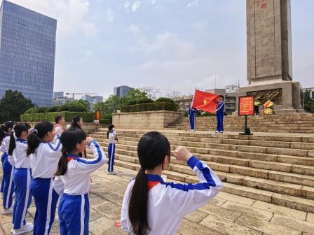 缅怀英烈筑国魂 红领巾向党表初心 —— 景园实验小学党支部开展清明节纪念烈士活动
