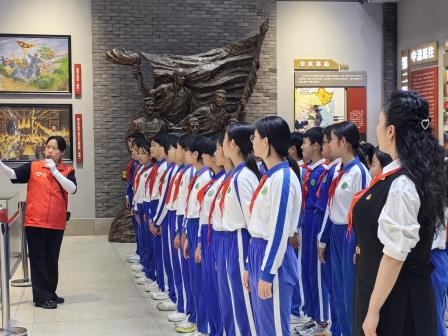 缅怀英烈筑国魂 红领巾向党表初心 —— 景园实验小学党支部开展清明节纪念烈士活动