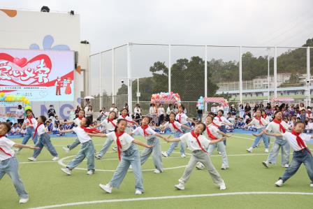 学雷锋 暖校园 润童年 行义举——深圳市莲南教育集团安芳小学举办爱心义卖活动