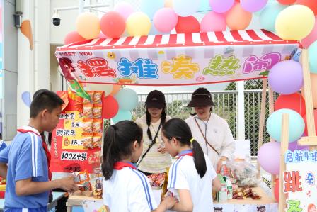 学雷锋 暖校园 润童年 行义举——深圳市莲南教育集团安芳小学举办爱心义卖活动