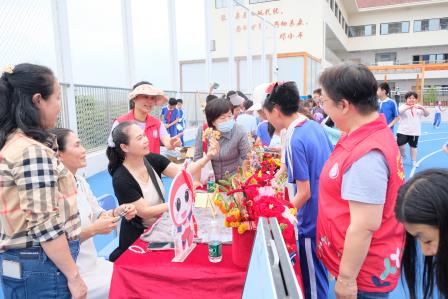 学雷锋 暖校园 润童年 行义举——深圳市莲南教育集团安芳小学举办爱心义卖活动