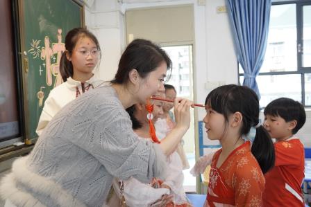 骏马奔腾启新程 童心巧手闹元宵——深圳市凤光小学举行庆元宵主题活动