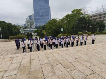 星火炬耀东湖丨赓续·传承·成长——深圳市东湖中学少先队清明祭英烈主题活动