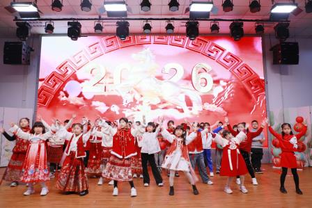 桐声马蹄疾 奋进正当时——深圳市仙桐实验小学举行2026马年新学期开学典礼暨安全教育第一课