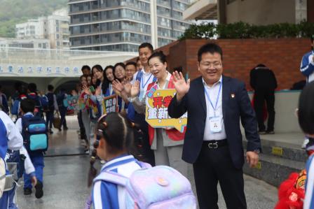 花灯启新岁，策马向未来——罗湖外语小学举行2025-2026学年第二学期开学典礼暨开学第一课  