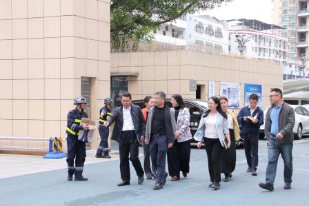 区教育局局长高延勇一行视察罗外初中 聚焦三大重点筑牢校园安全防线