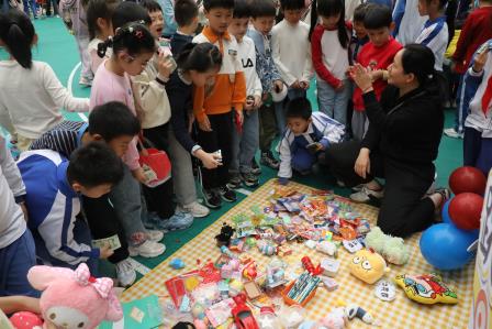 童心闹元宵，义卖暖校园——水田小学举行元宵节主题义卖暨财经素养教育活动