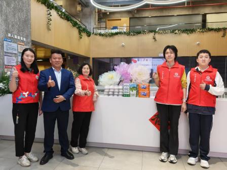 深圳市罗湖区滨河实验中学初一年级走进渔邨社区开展“庆元宵学雷锋”活动｜元宵传暖意，少年续春风