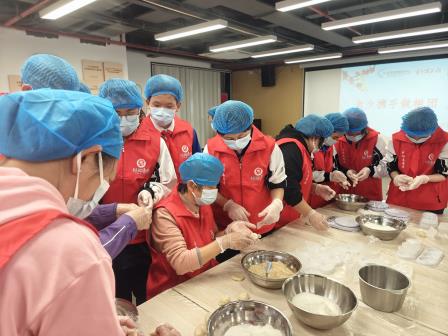 深圳市罗湖区滨河实验中学初一年级走进渔邨社区开展“庆元宵学雷锋”活动｜元宵传暖意，少年续春风