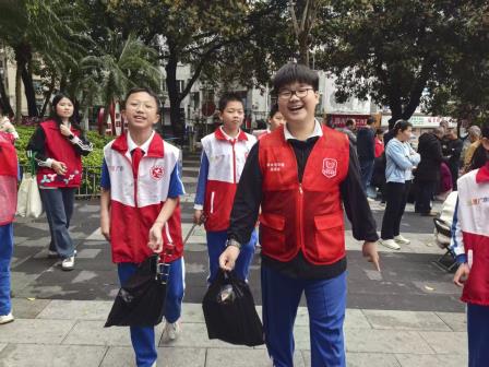 学习雷锋好榜样 文明实践我先行——深圳市凤光小学联合坭岗社区开展学雷锋实践活动