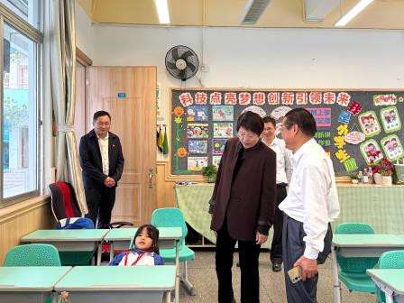 罗湖区教育局领导莅临文德学校检查开学工作