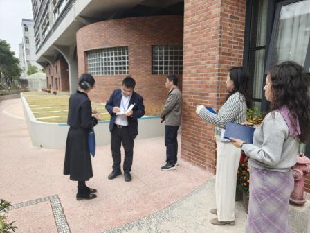 罗湖区教育局副局长马爱华到罗外小学指导开学工作