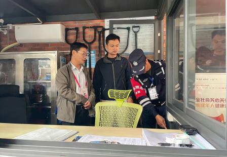 罗湖区教育局副局长马爱华到罗外小学指导开学工作