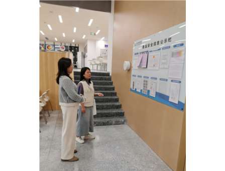 罗湖区教育局副局长马爱华到罗外小学指导开学工作