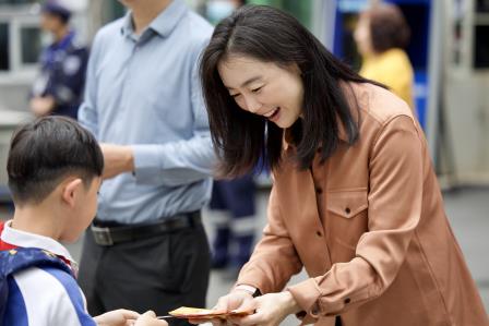 丙午骐骥迎鸿运，学子驰骋创未来——梅园实验学校开学有礼、有理、有“利是”