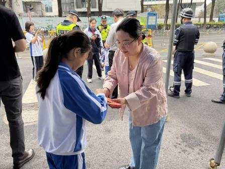 丙午骐骥迎鸿运，学子驰骋创未来——梅园实验学校开学有礼、有理、有“利是”