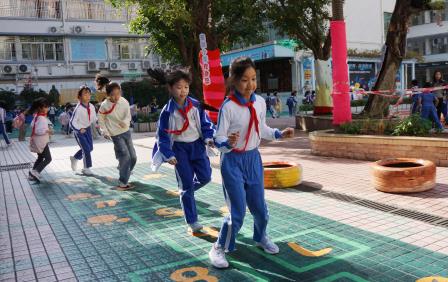 课间小舞台，绽放大光彩 ——深圳市南湖小学课间15分钟“我的小舞台”音乐活动首秀精彩纷呈