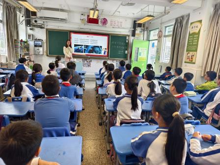 策马扬鞭启新程 勇往直前向未来——深圳市新秀小学举行2026年春季学期开学典礼