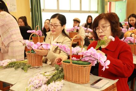 花开星园绽芳华，巾帼奋进谱新篇    ——2026年星园学校庆祝“三八妇女节”插花活动