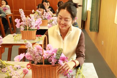 花开星园绽芳华，巾帼奋进谱新篇    ——2026年星园学校庆祝“三八妇女节”插花活动